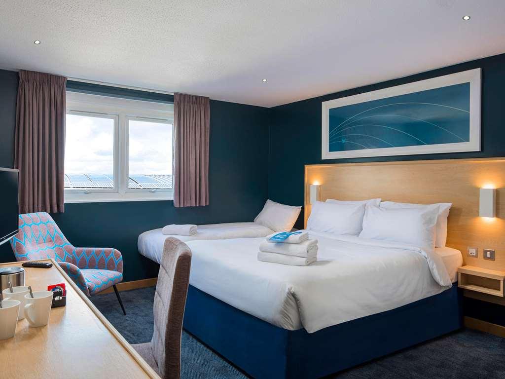 Travelodge Bristol Central Anchor Road Room photo