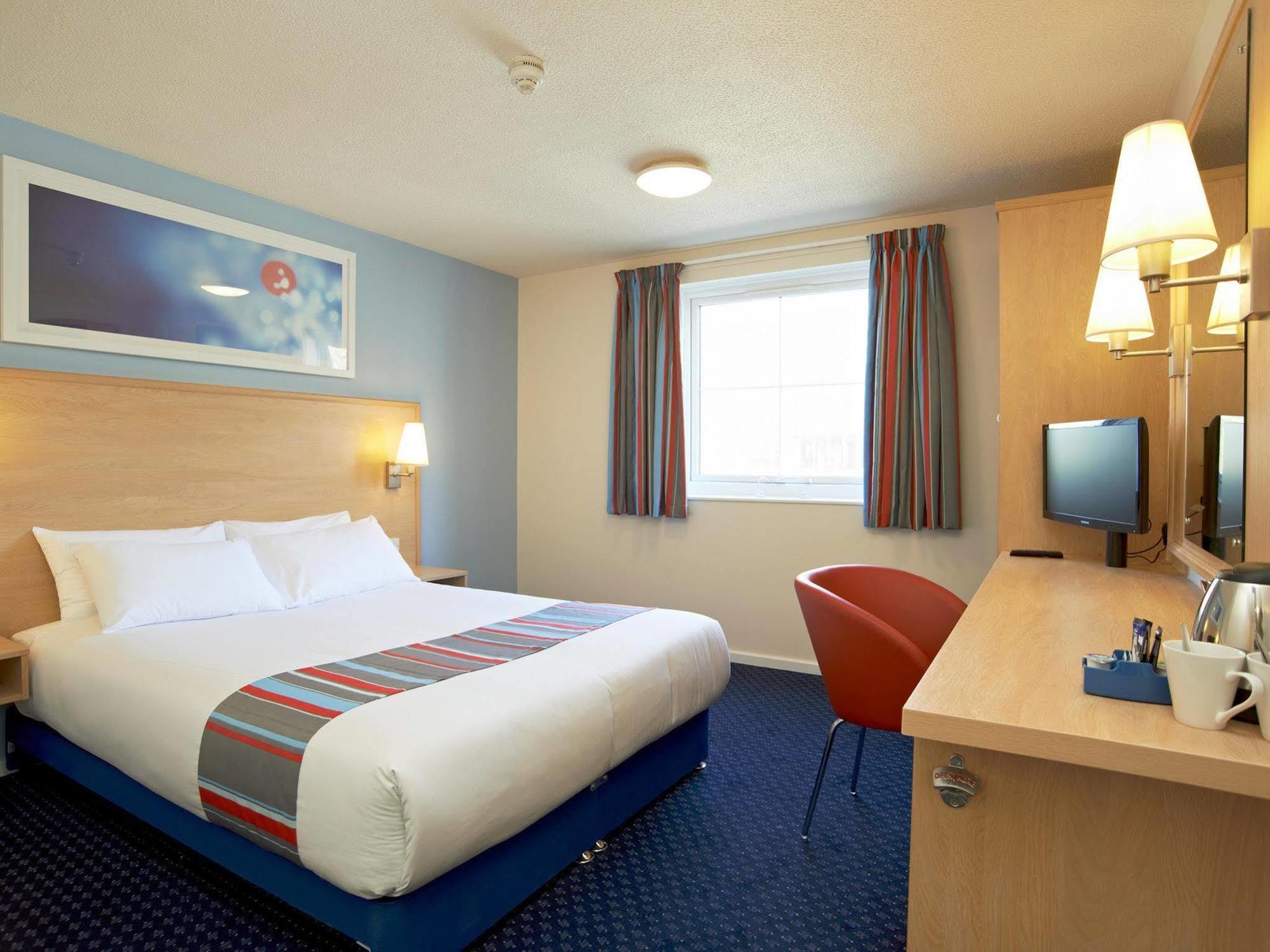 Travelodge Bristol Central Anchor Road Exterior photo