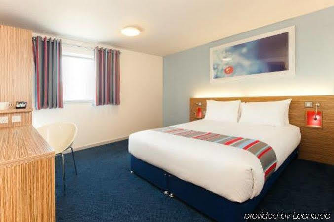 Travelodge Bristol Central Anchor Road Exterior photo