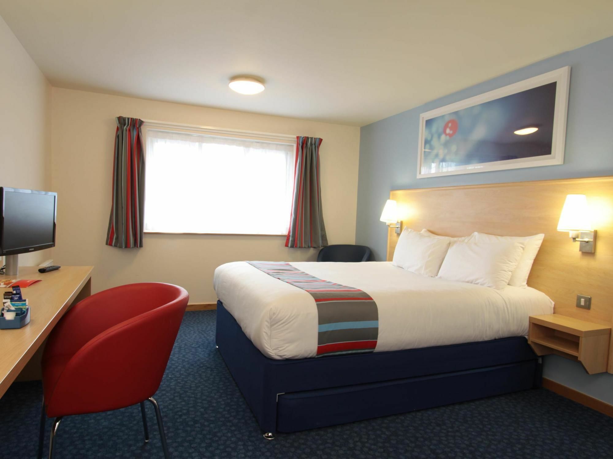Travelodge Bristol Central Anchor Road Exterior photo