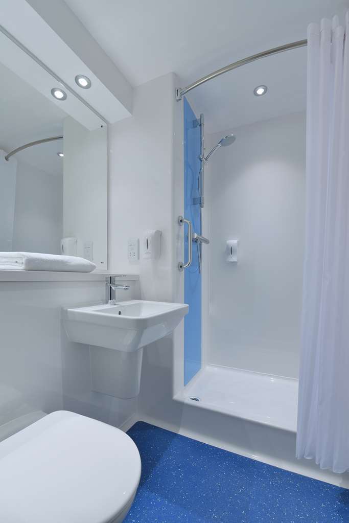 Travelodge Bristol Central Anchor Road Room photo